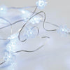 SNOWFLAKE Σχέδιο 20 LED ΛΑΜΠΑΚ ΣΕΙΡΑ ΨΥΧΡΟ ΛΕΥΚΟ ΑΣΗΜΙ ΚΑΛΩΔ ΧΑΛΚΟΥ &amp; ΜΠΑΤΑΡ 2xAA IP20 2m+10cm 1.2